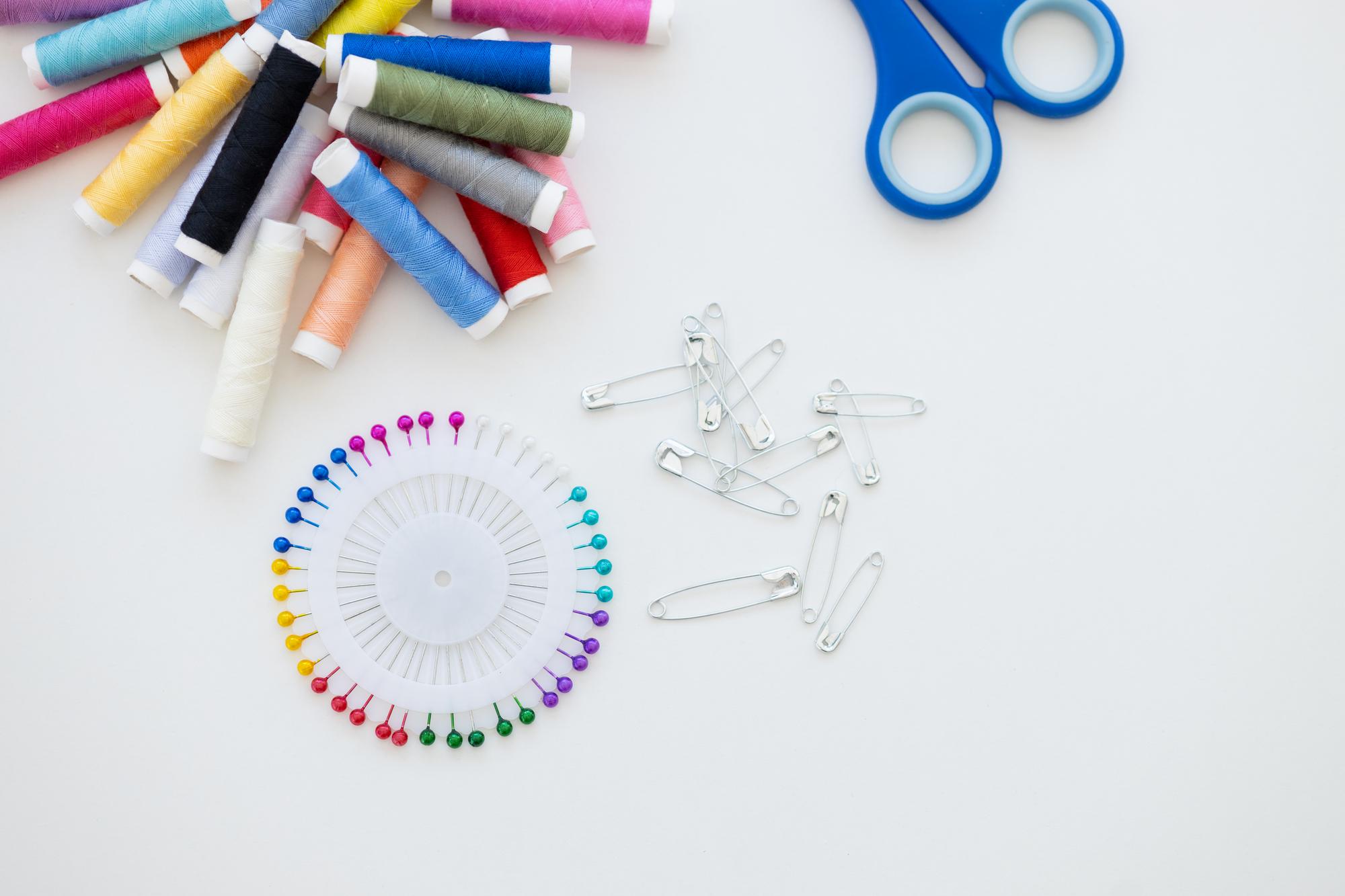 Set di materiali e strumenti per ricamo